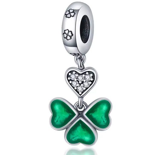 Trébol charm corazón